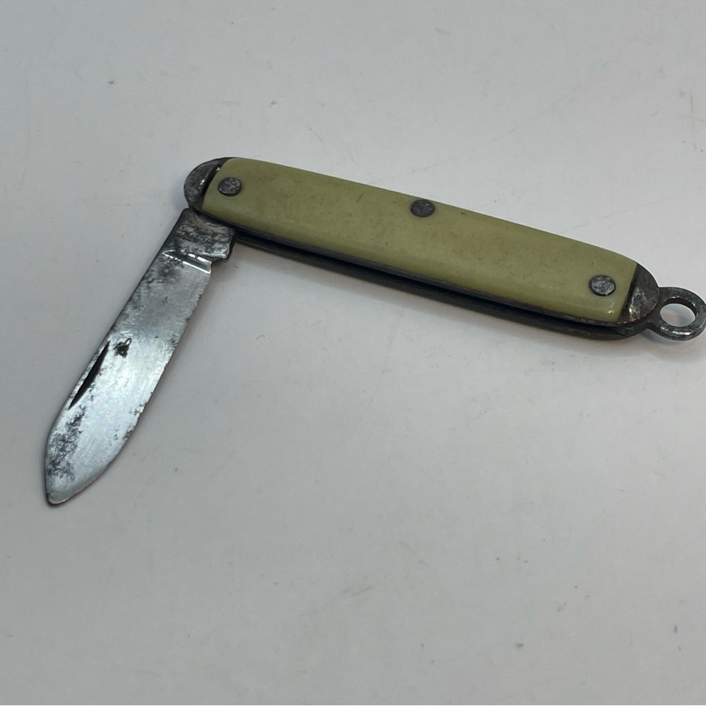 Vintage HIT USA Pocketknife 1 & 1/2 Inch Blade Keyring Eye 4” Total Length